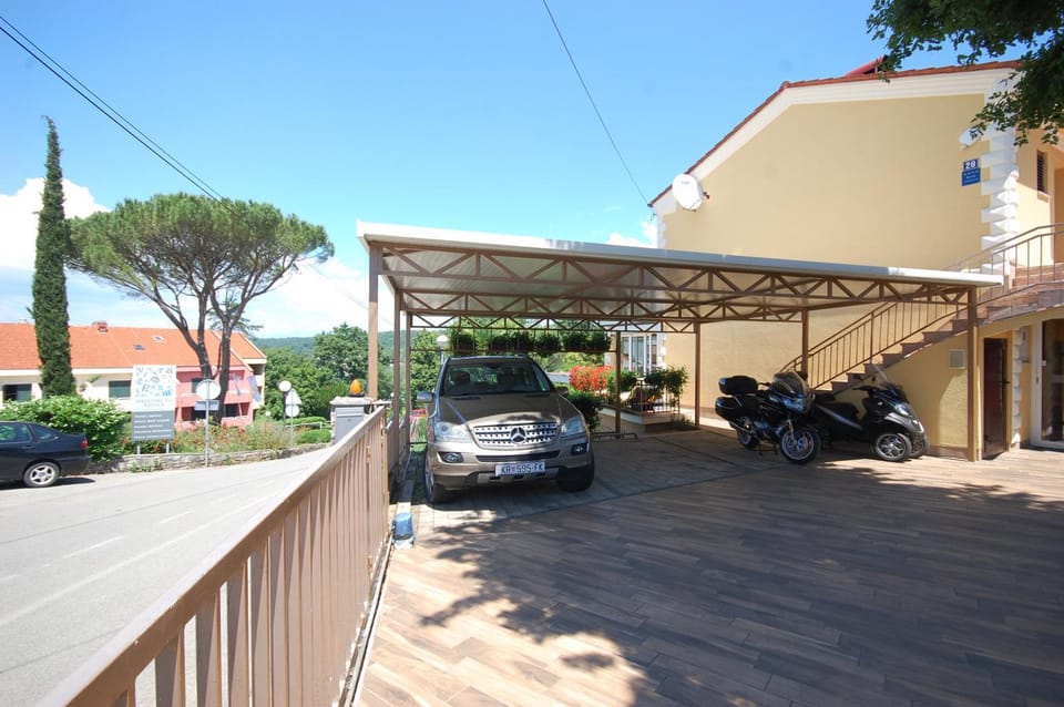 Property building, Day, On site, Parking
