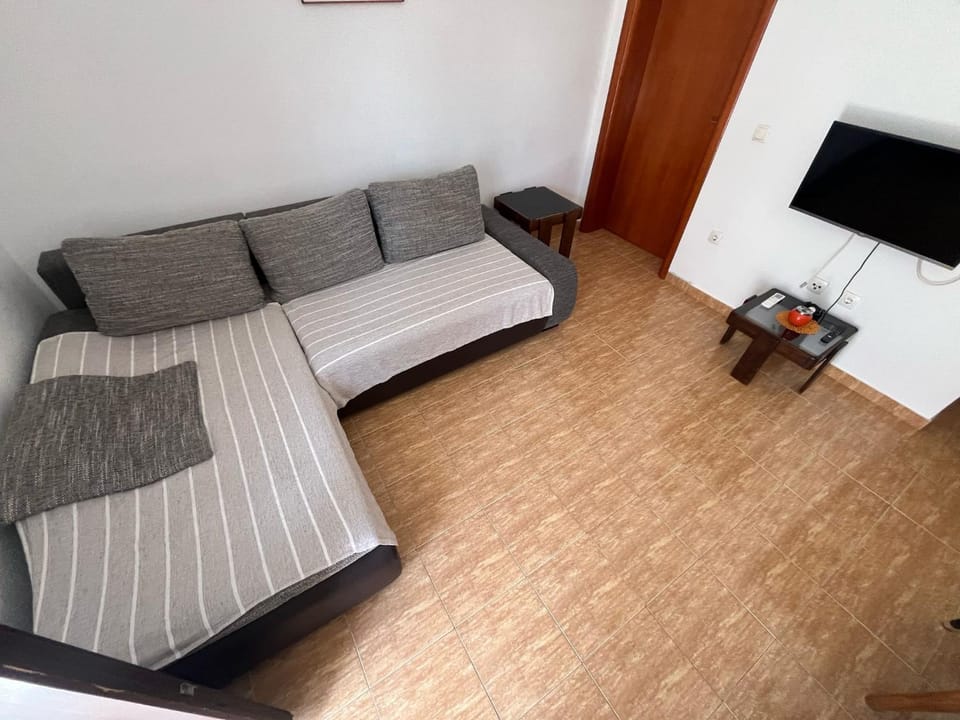 Communal lounge/ TV room, TV and multimedia, Living room, Seating area