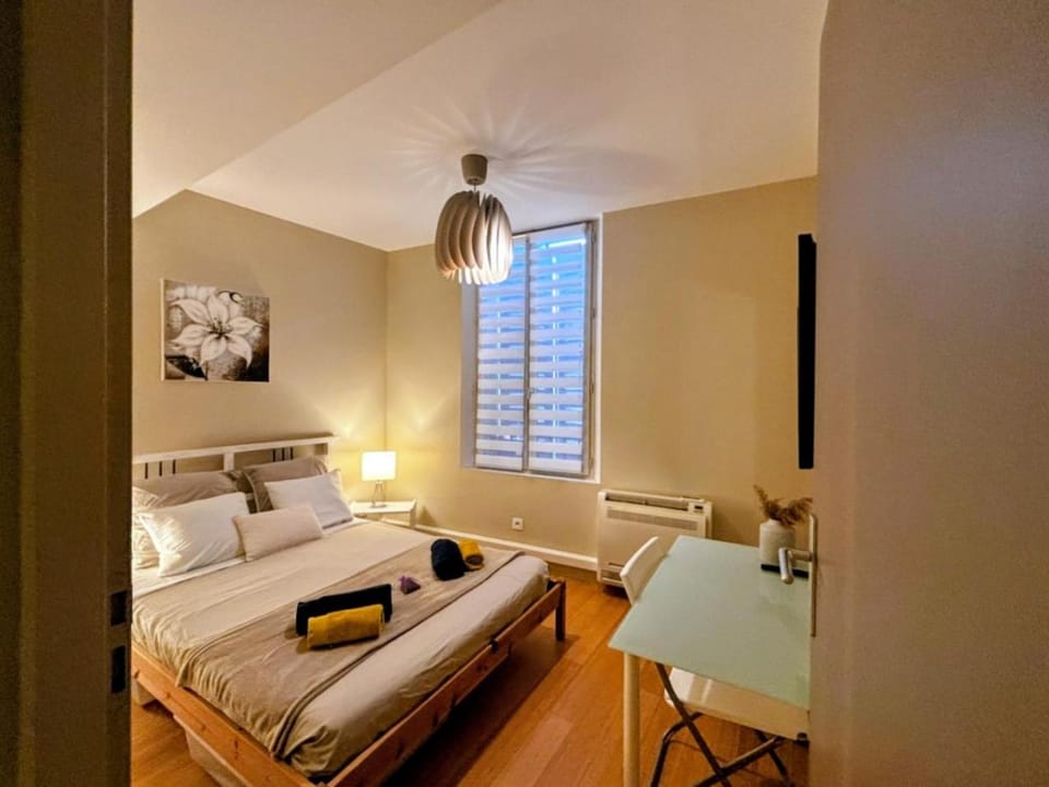 Spacieux 74 m2 Standing Clim & Parking Privé Centre Ville Apartment in L'Isle-sur-la-Sorgue