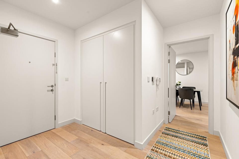 Okanary Host Apartment in London