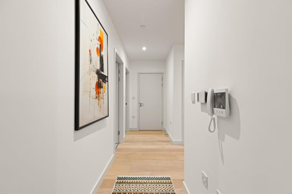 Okanary Host Apartment in London
