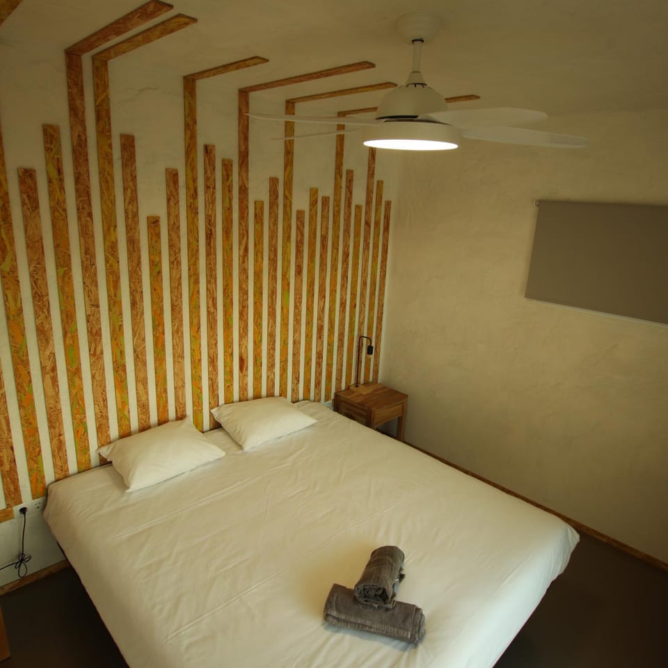 Bed, Photo of the whole room, towels