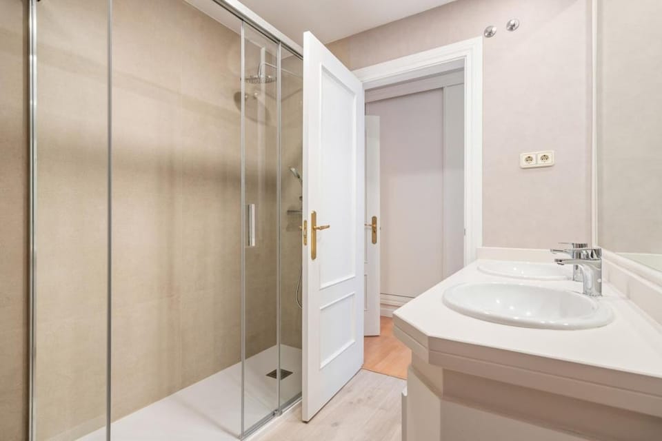 Luxury San Bernardo by Cómodo Madrid Apartment in Centro