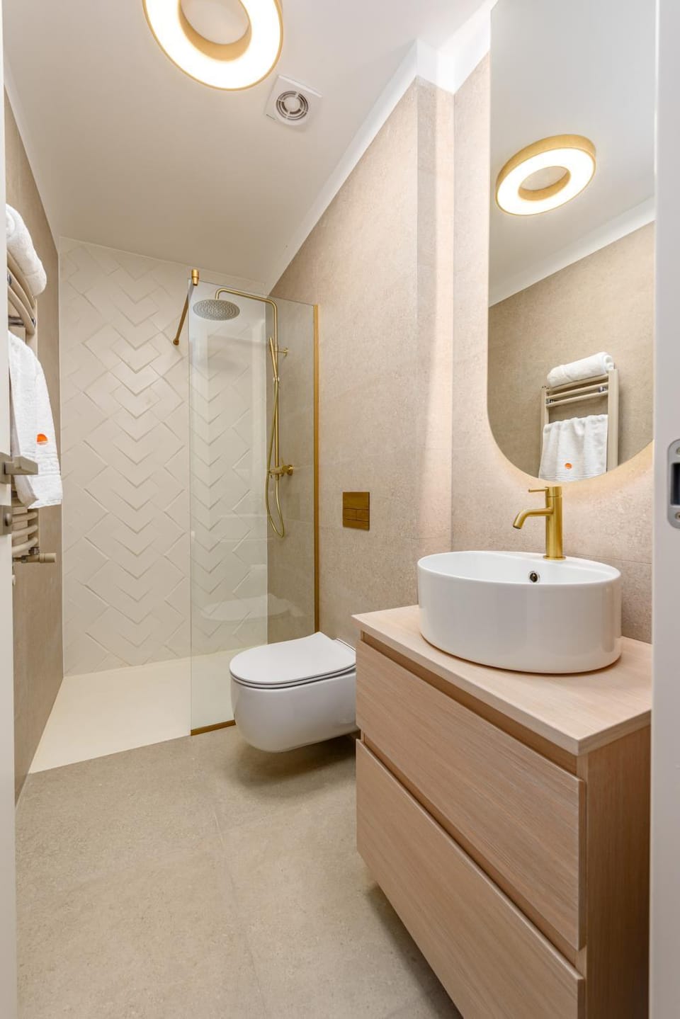Shower, Toilet, Bathroom, towels