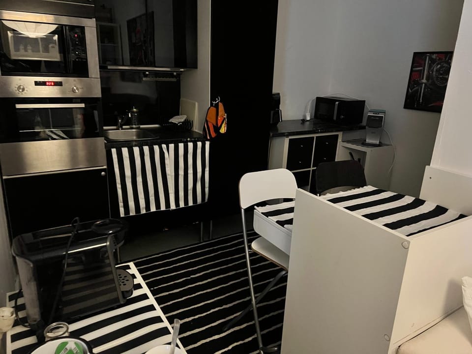 Pension Frosch Hostel Bed and Breakfast in Berlin