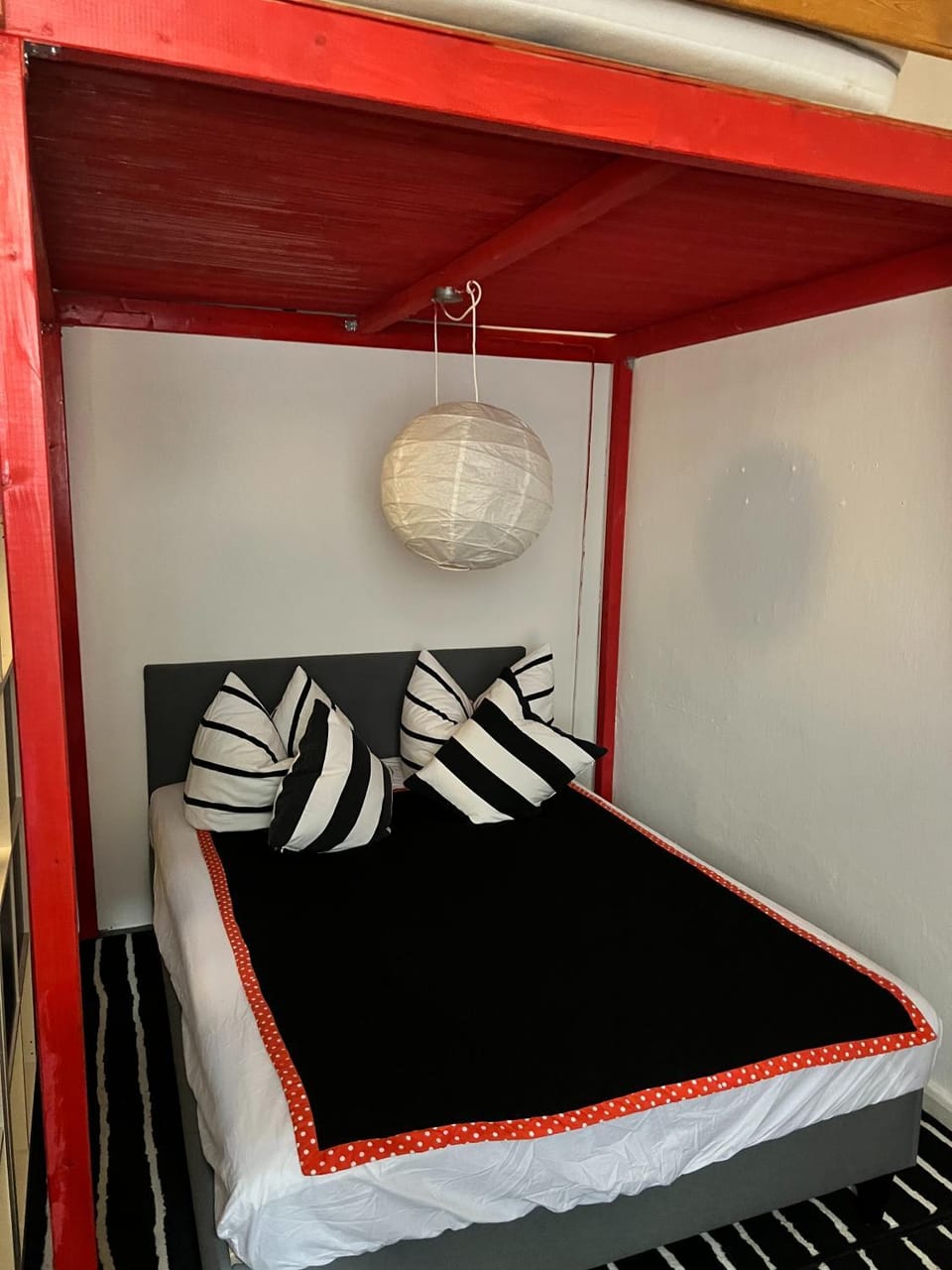 Pension Frosch Hostel Bed and Breakfast in Berlin