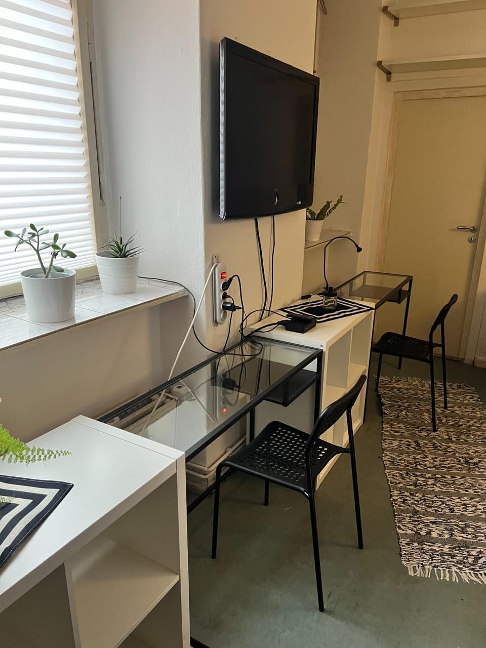 Pension Frosch Hostel Bed and Breakfast in Berlin