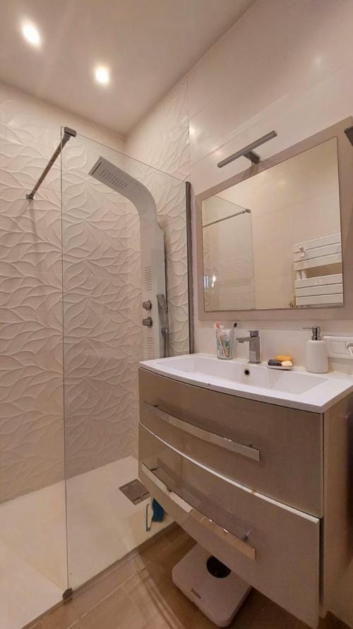Shower, Bathroom