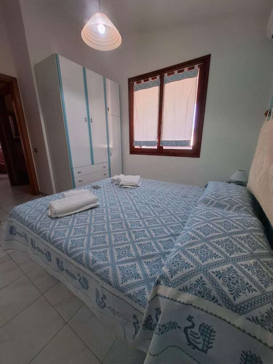 Bedroom, wardrobe, air conditioner