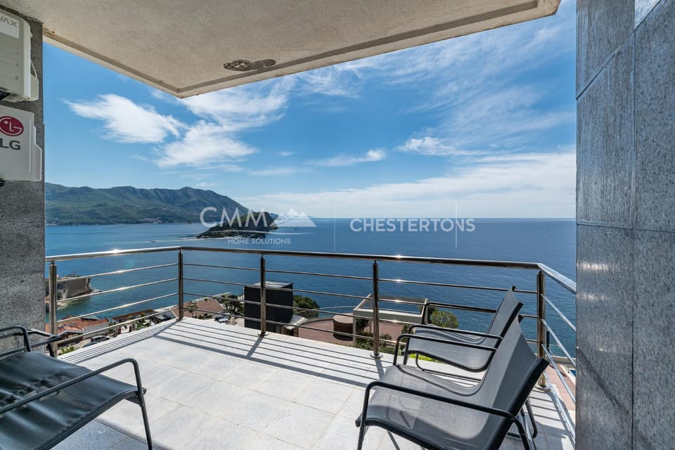 Blue Seacliff Luxe Apartment in Budva