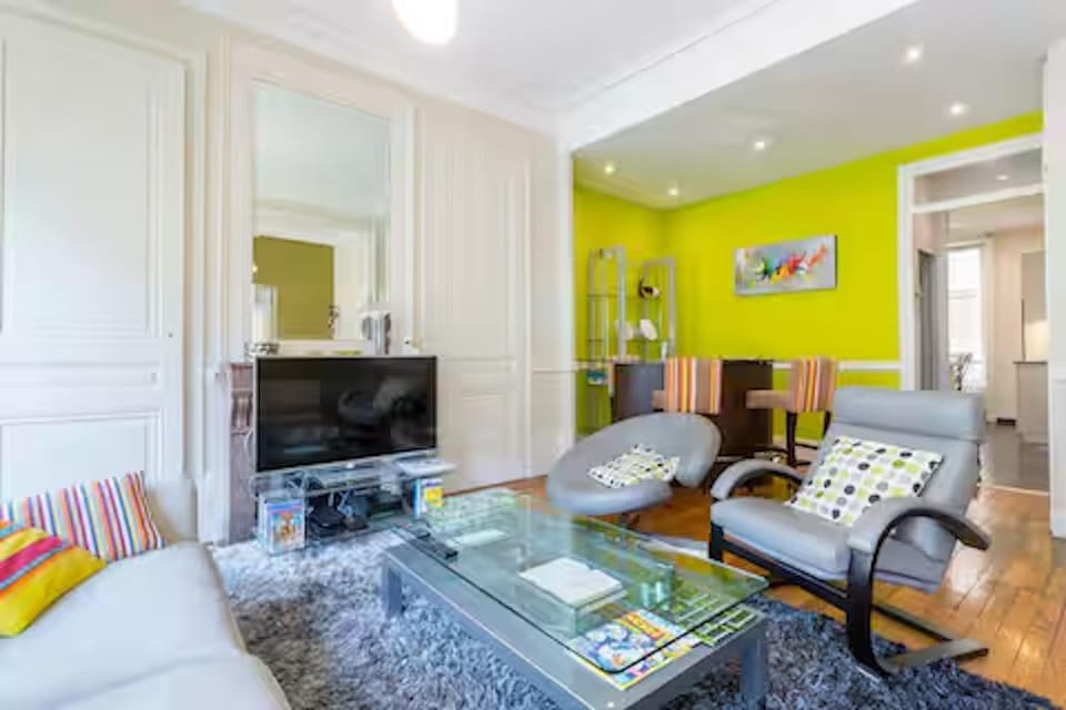 Communal lounge/ TV room, TV and multimedia, Living room, Seating area, Evening entertainment