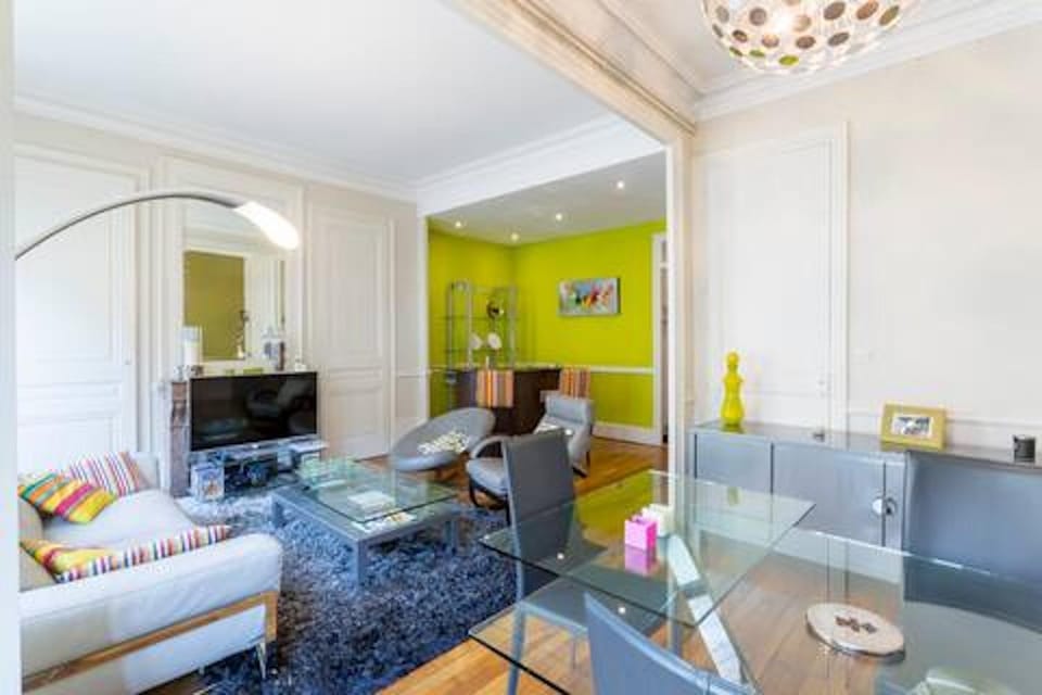 Communal lounge/ TV room, TV and multimedia, Kitchen or kitchenette, Living room, Seating area, Dining area, Evening entertainment