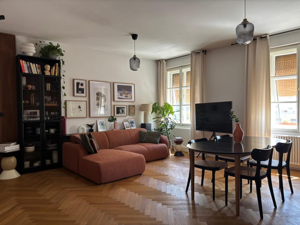 Communal lounge/ TV room, TV and multimedia, Living room, Seating area