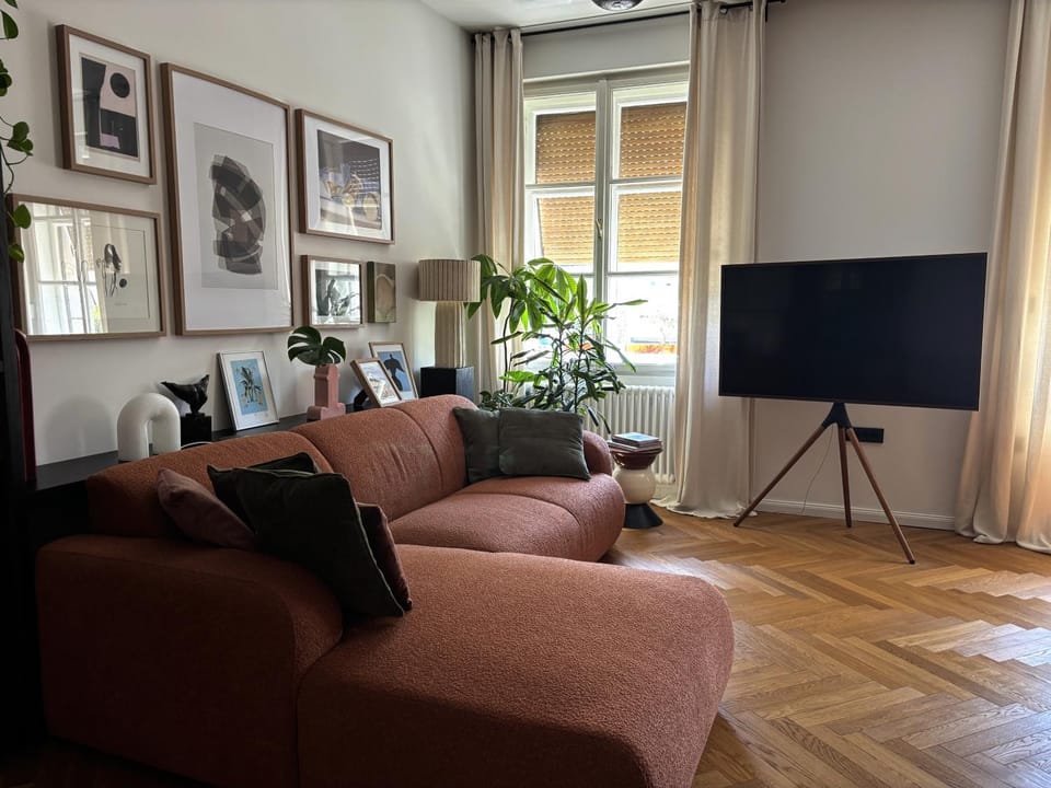 TV and multimedia, Living room, Seating area