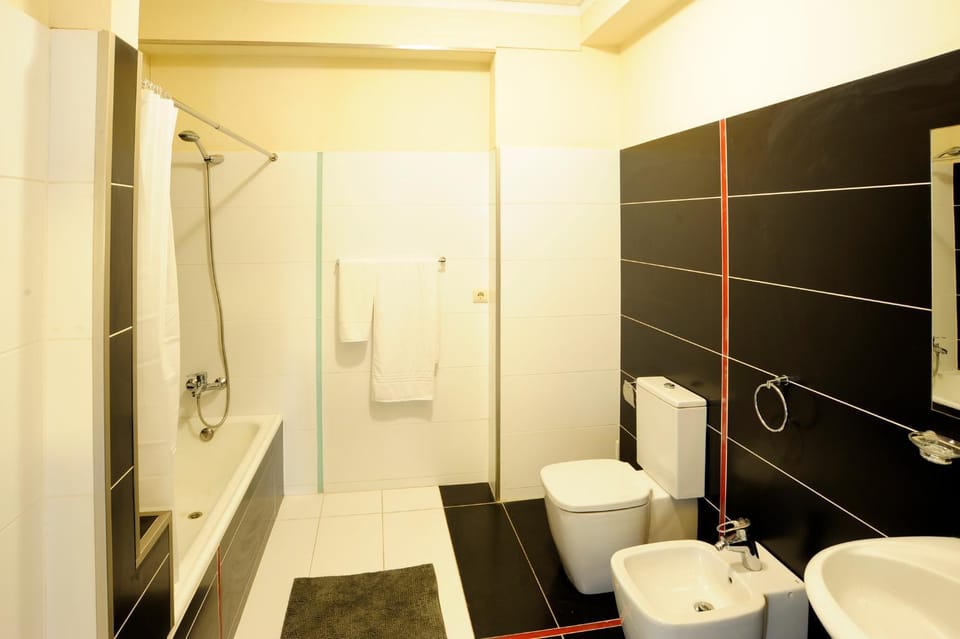 Shower, Toilet, Bathroom, bidet, towels