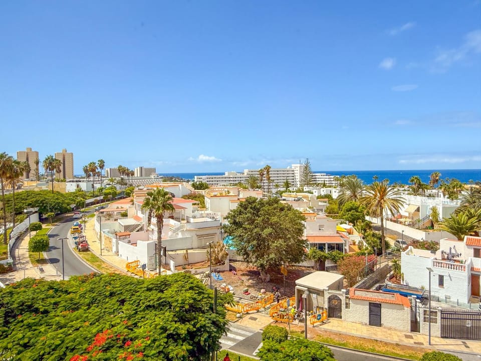 Day, City view, Sea view, Street view, Location