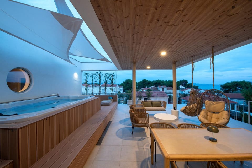 Balcony/Terrace, Sea view, Swimming pool