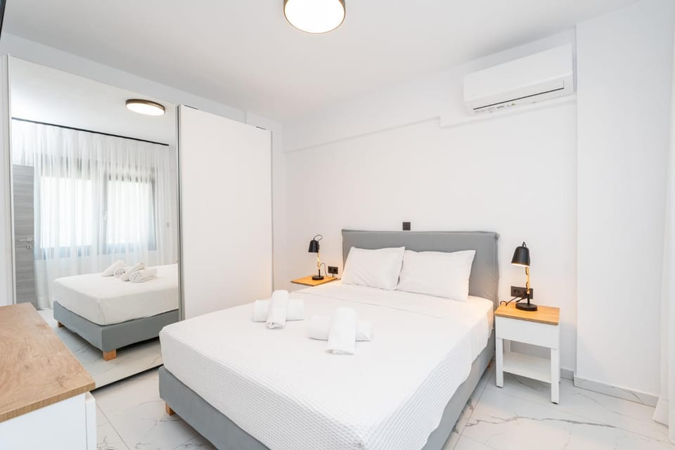 Bed, Photo of the whole room, Bedroom, towels, air conditioner