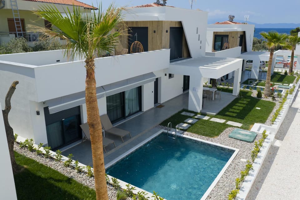 Property building, Natural landscape, Pool view, Swimming pool