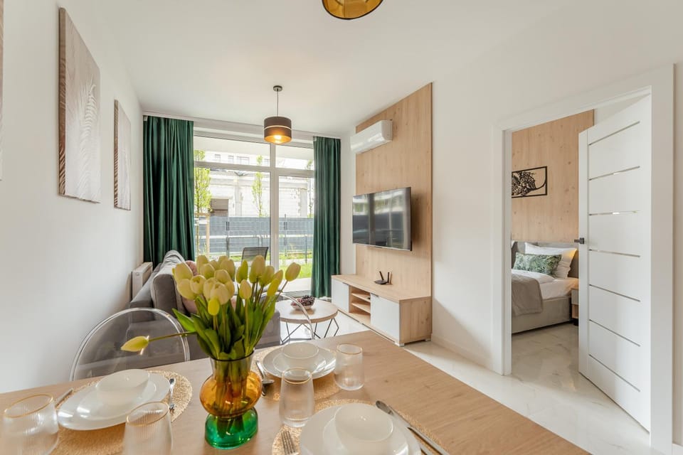 Bed, TV and multimedia, Living room, Photo of the whole room, Seating area, Dining area, Evening entertainment, Bedroom