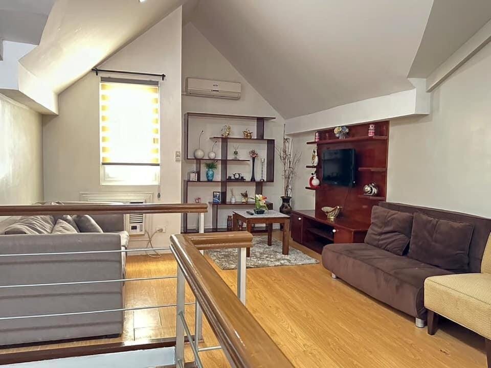 Townhouse Mellow Yellow D#220 3storey 120sqm Apartment in Batangas