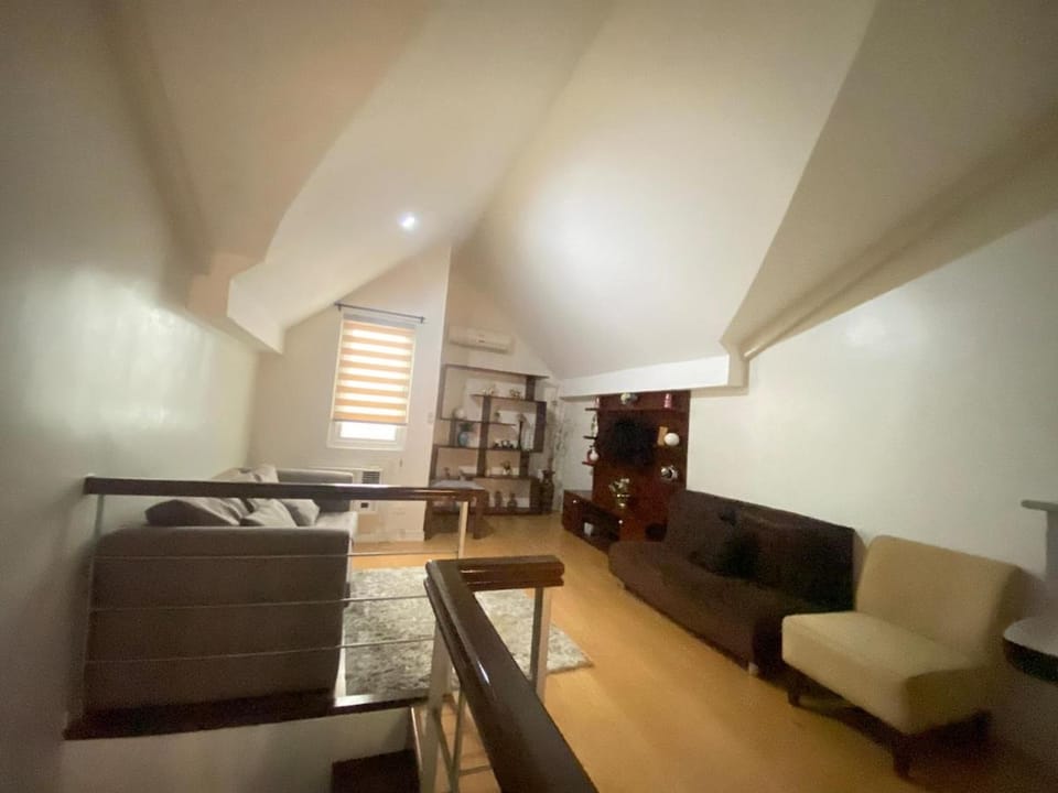 Townhouse Mellow Yellow D#220 3storey 120sqm Apartment in Batangas