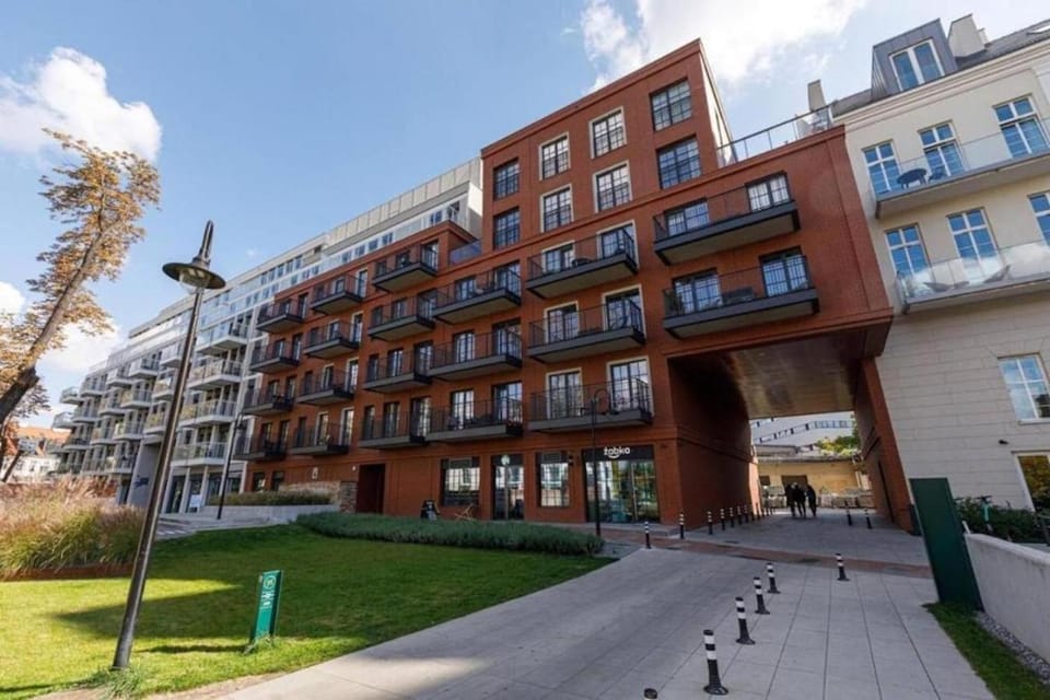 Property building, Spring, Day, Neighbourhood, Natural landscape, City view, Street view, Location