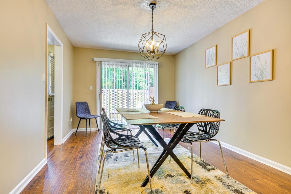 2 Mi to High Point University: Townhome w/ Patio Apartment in High Point