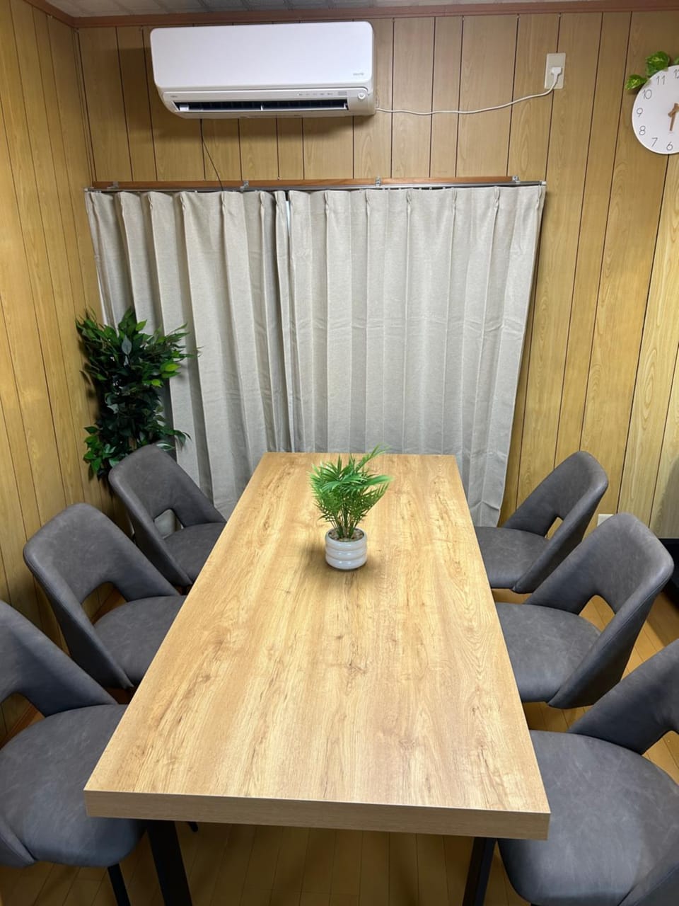 Living room, Dining area, air conditioner