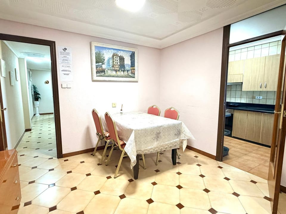 Dining area, kitchen