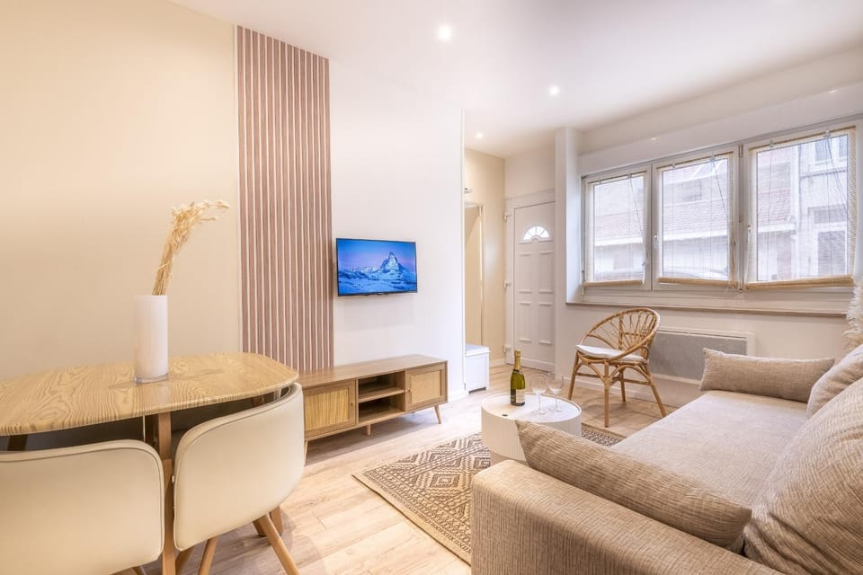 Communal lounge/ TV room, Living room