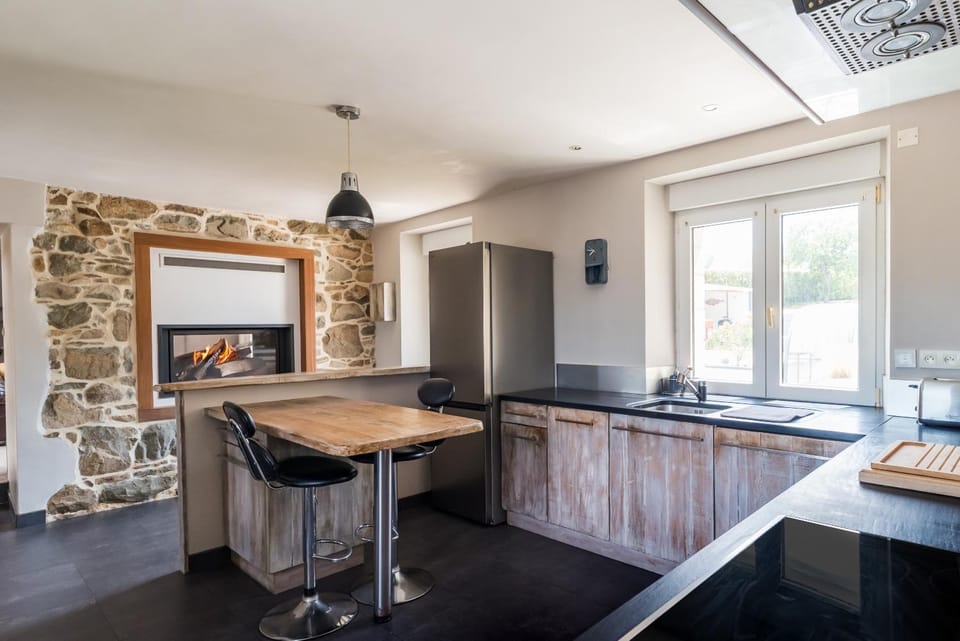 Kitchen or kitchenette, stove