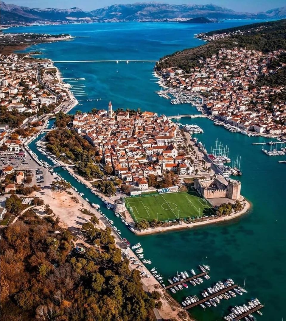 Nearby landmark, Bird's eye view