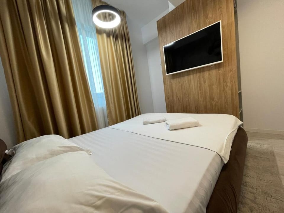 Communal lounge/ TV room, Bed, TV and multimedia, Photo of the whole room, Evening entertainment, Bedroom