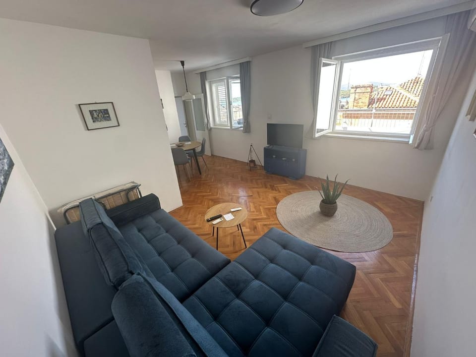 TV and multimedia, Seating area