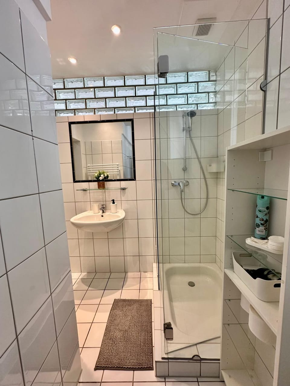Shower, Bathroom, towels