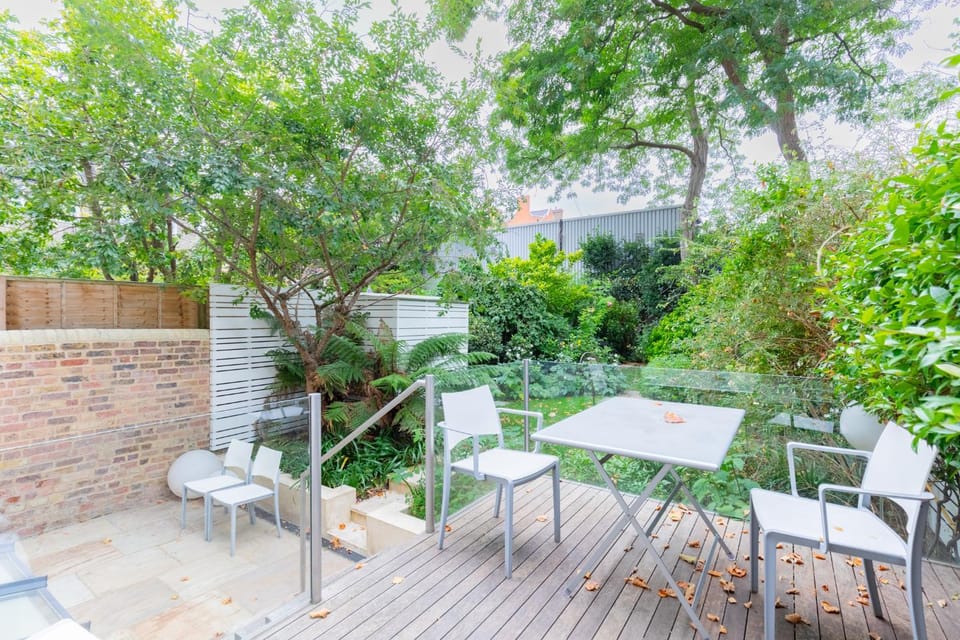 Refined 3BD Garden Retreat in the Heart of London Apartment in City of Westminster