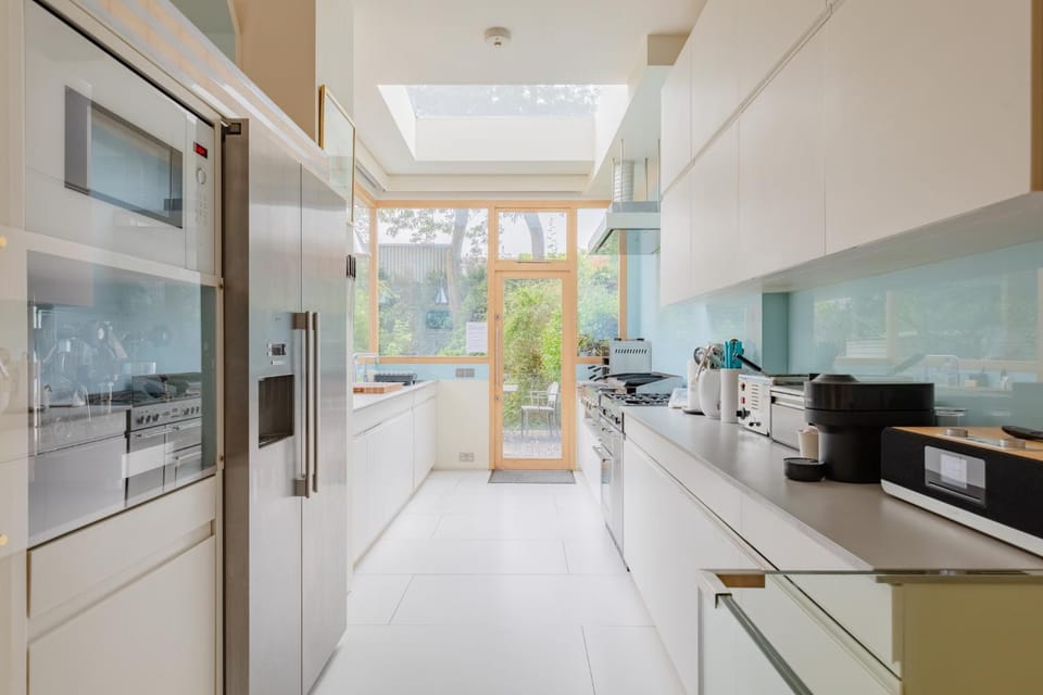 Refined 3BD Garden Retreat in the Heart of London Apartment in City of Westminster