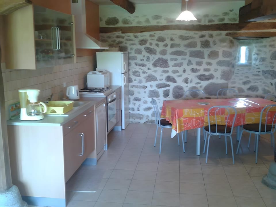 Property building, Kitchen or kitchenette, Living room