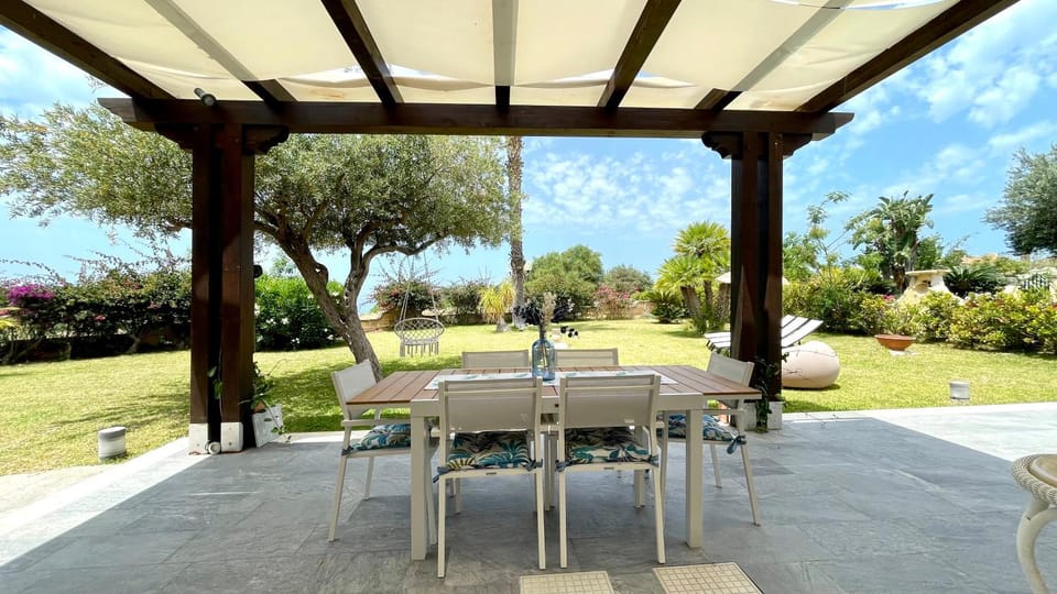 Dining area, Garden view