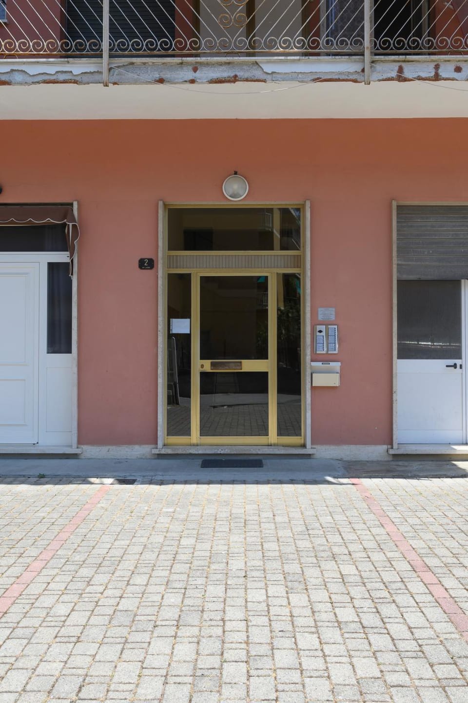 Facade/entrance