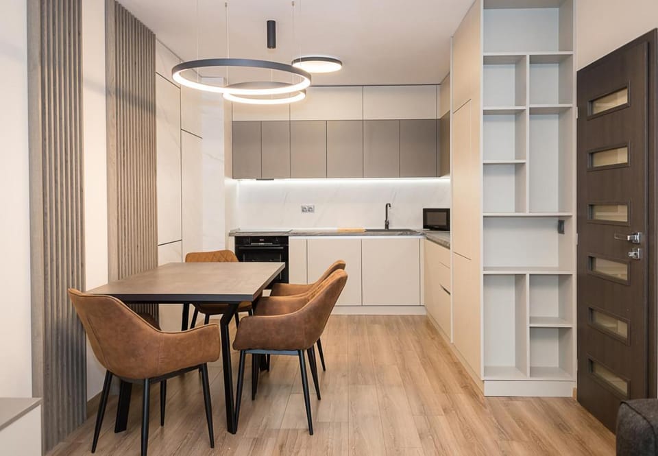 Kitchen or kitchenette, Dining area, stove