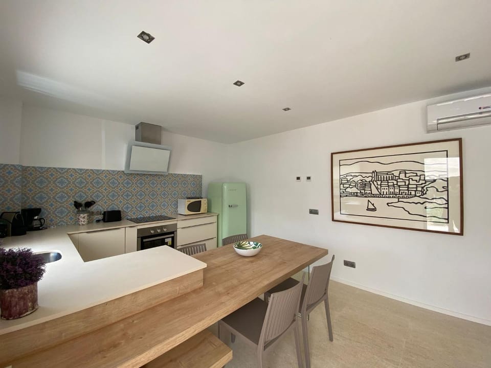 Property building, Kitchen or kitchenette, Living room