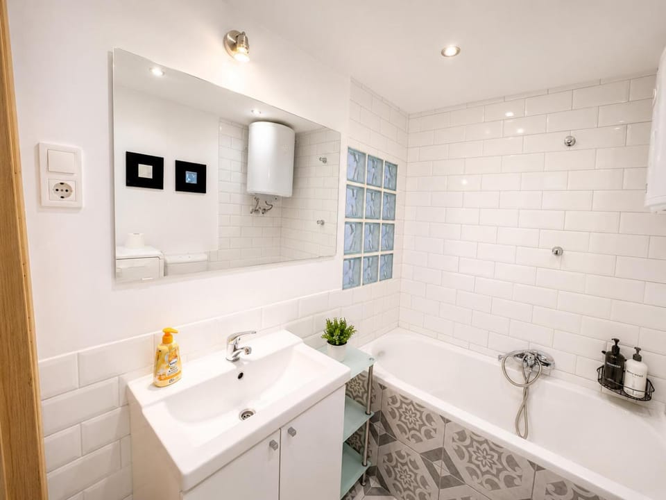 Bathroom, Bath, towels, washing machine