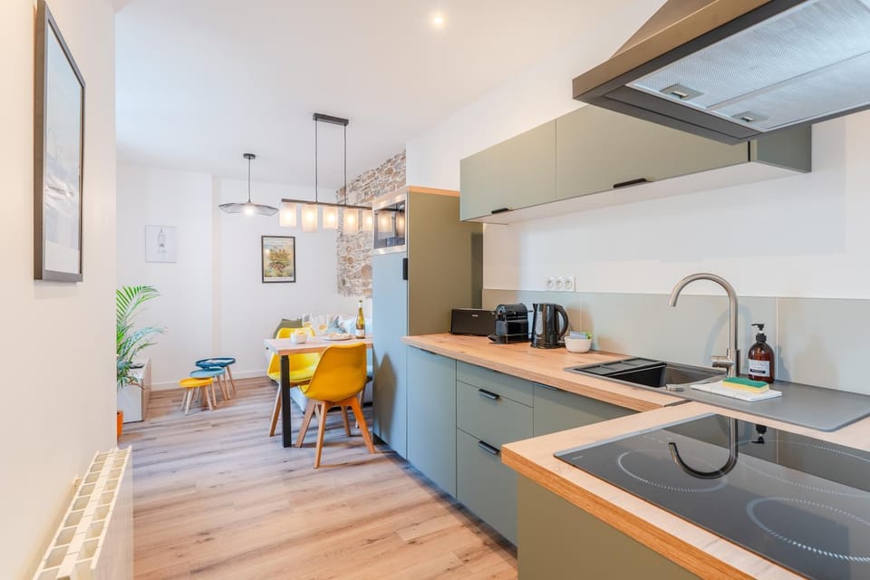 Kitchen or kitchenette, stove