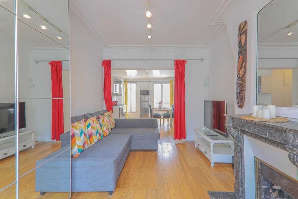 Bed, Living room, Seating area