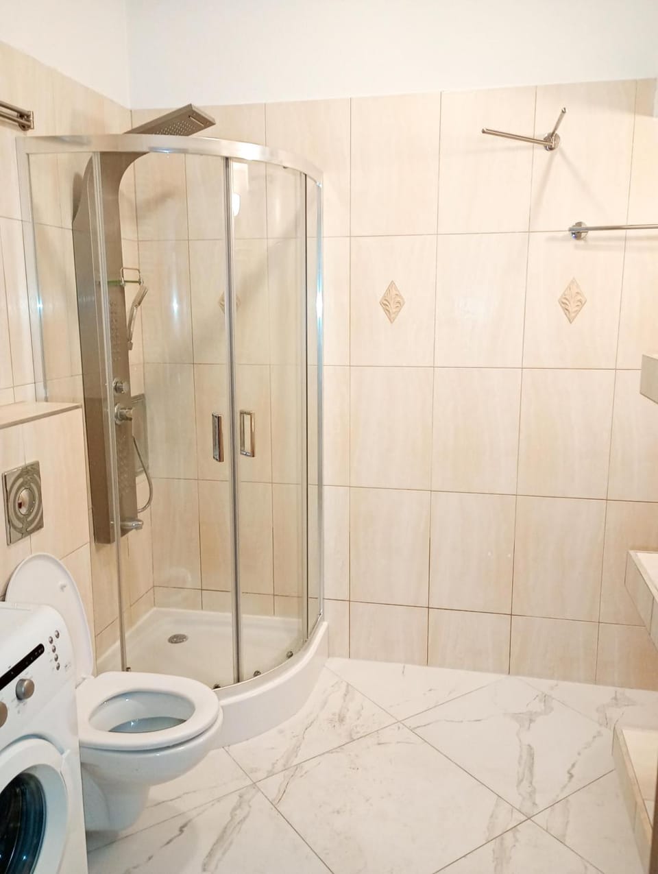 Shower, Toilet, Bathroom, towels