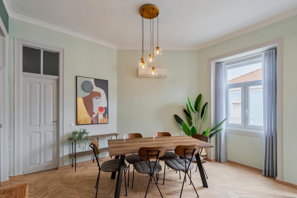 Living room, Decorative detail, Seating area, Dining area, air conditioner