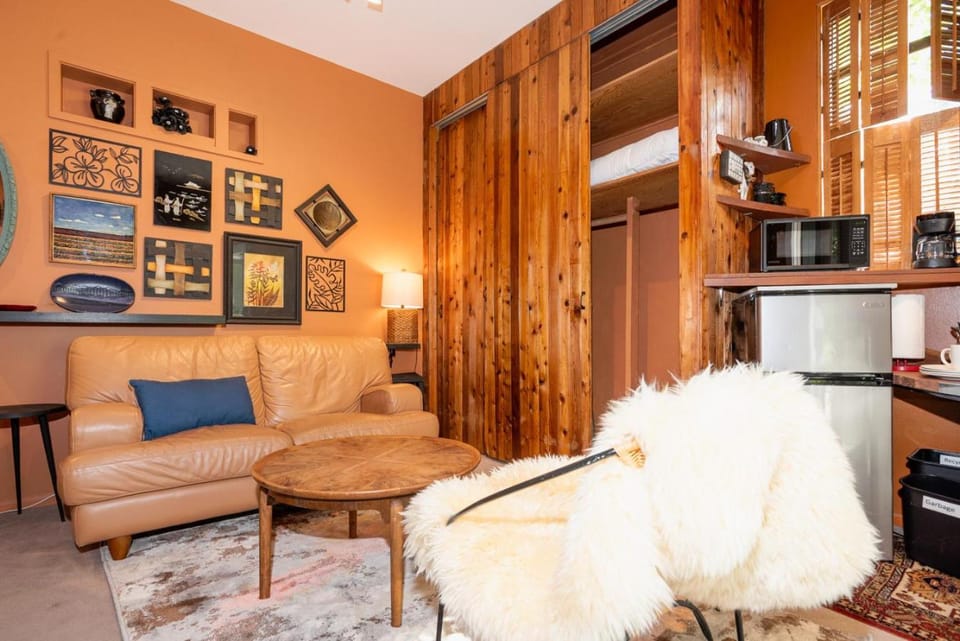 Boho Studio on 8th Ave West Queen Anne, Seattle Apartment in Queen Anne