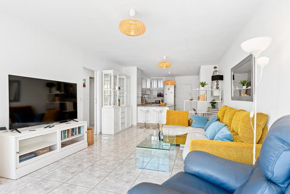 TV and multimedia, Kitchen or kitchenette, Living room